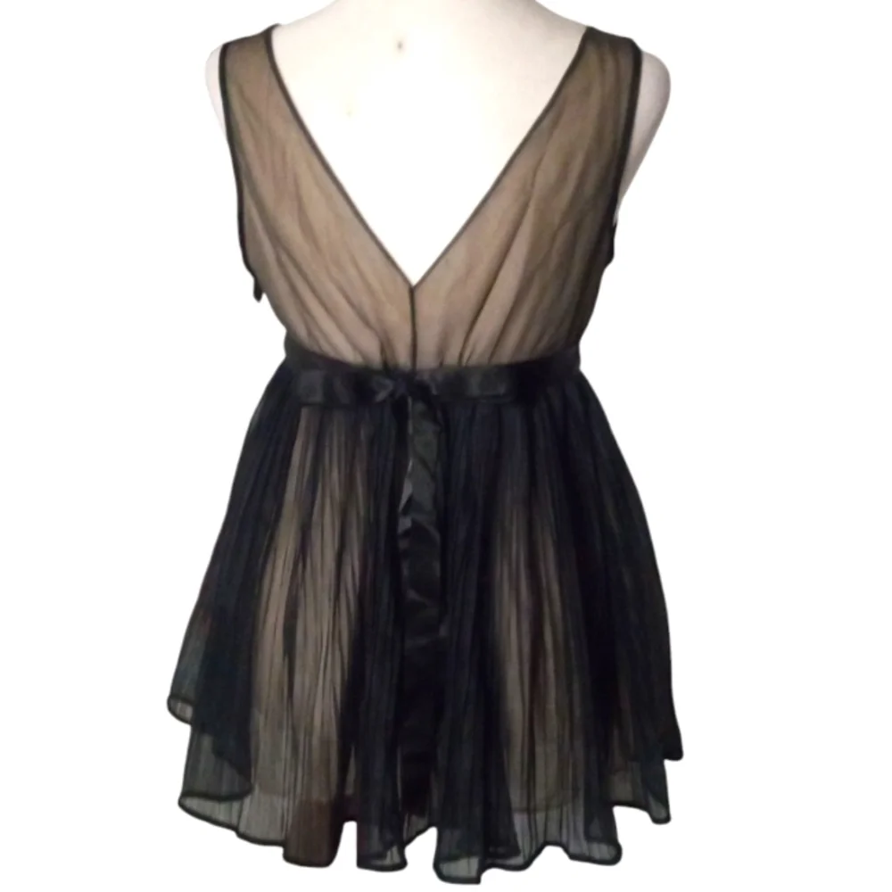 Vintage Evette Black Nude Lined Made In USA Nylon Rosette Nighty Size Small - Picture 4 of 7